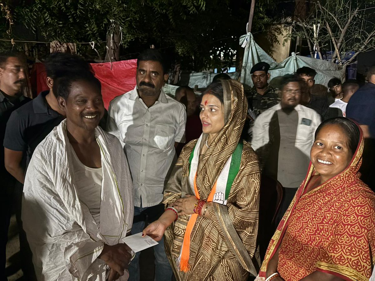 बोकारो जिला अंतर्गत चास के वार्ड परिषद श्री साधु बाउरी जी के पिता जी के श्रद्धा क्रम में सम्मिलित होकर परिजनों को हौसला दी । ईश्वर दिवंगत आत्मा को शांति प्रदान करे।