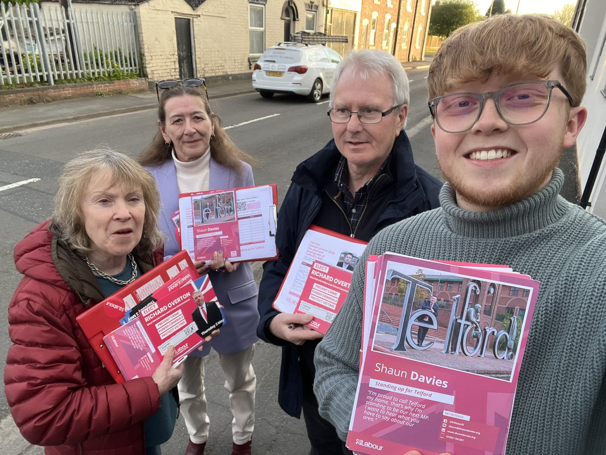 Our team had a great time speaking to voters in Trench this evening, with lots of people telling us they’ve already sent their postal votes back for Richard Overton in the Police and Crime Commissioner elections 🌹 #labourdoorstep