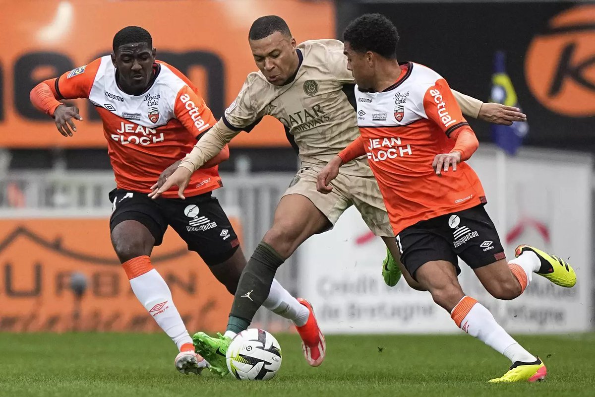 P5Gclip's tweet image. 🇫🇷Temps plein PSG 4 - 1 Lorient. Ousmane 2 buts, Mbappé 2 buts. ALLEZ PSG🔴🔵

🇬🇧Full time PSG 4 - 1 Lorient. Ousmane 2 goals, Mbappe 2 goals.  ALLEZ PSG🔴🔵

#psg #PSG #PSGLorient #ligue1 #ligue1UberEats #mbappe #km7 #KylianMbappe #dembele #OusmaneDembele #football #goal #soccer