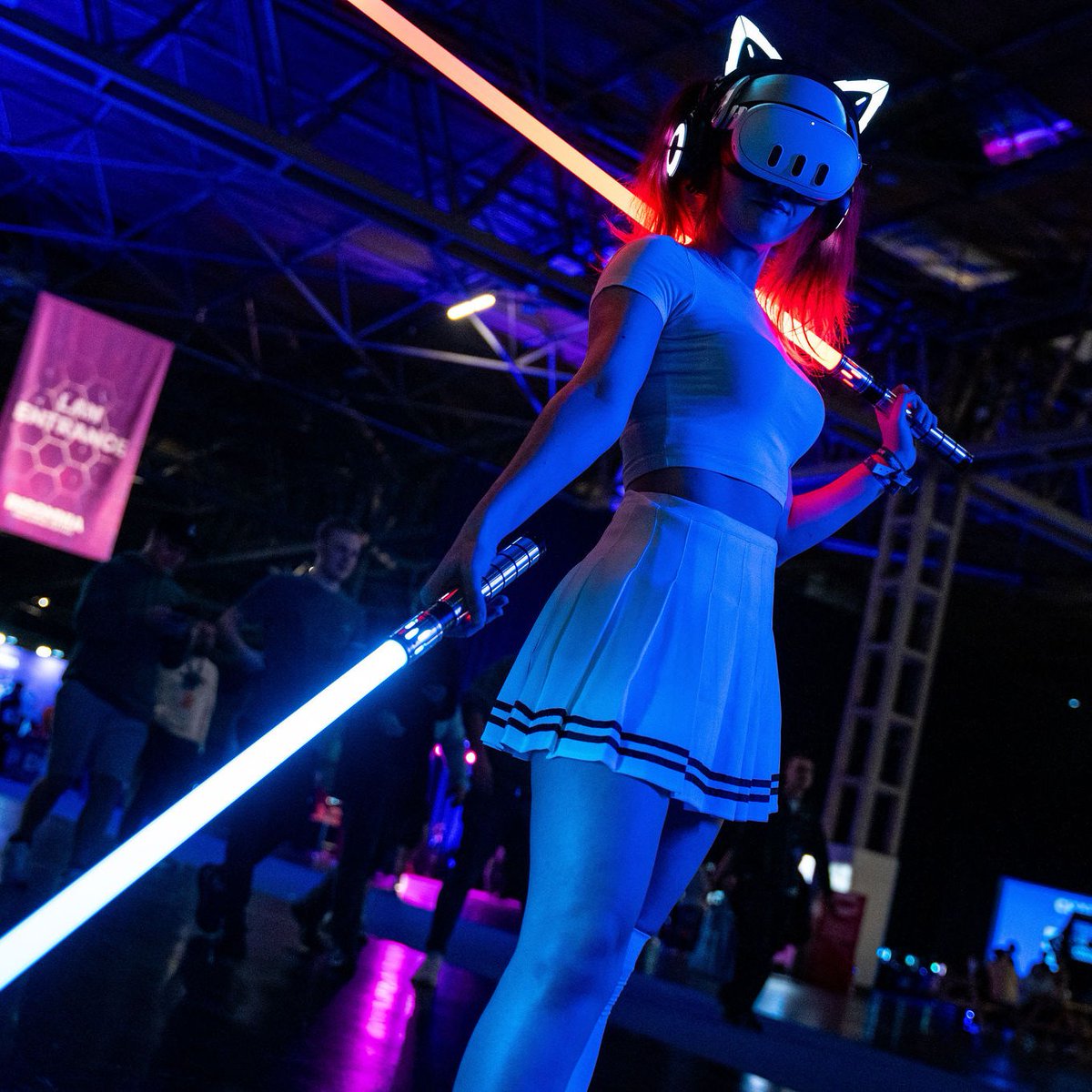 Got the professional pics of my @BeatSaber cosplay! 😱

#beatsaber #vr #metaquest #beatsabercosplay #i72