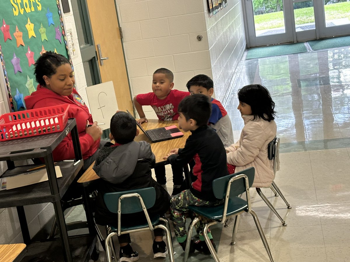 Today made my heart smile!  All hands on deck! Moving with a sense of urgency at @HopeValleyDPS @DurhaPublicSch @drstacydstewart @DrNicholasKing @AKAFerrell_EdD 📚