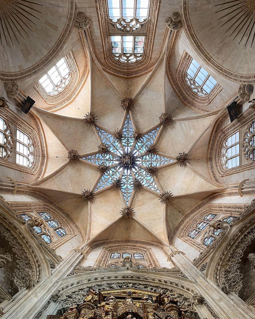 Beautiful ceiling in the Burgos Cathedral. 🇪🇸

Picture by englishpilgrim