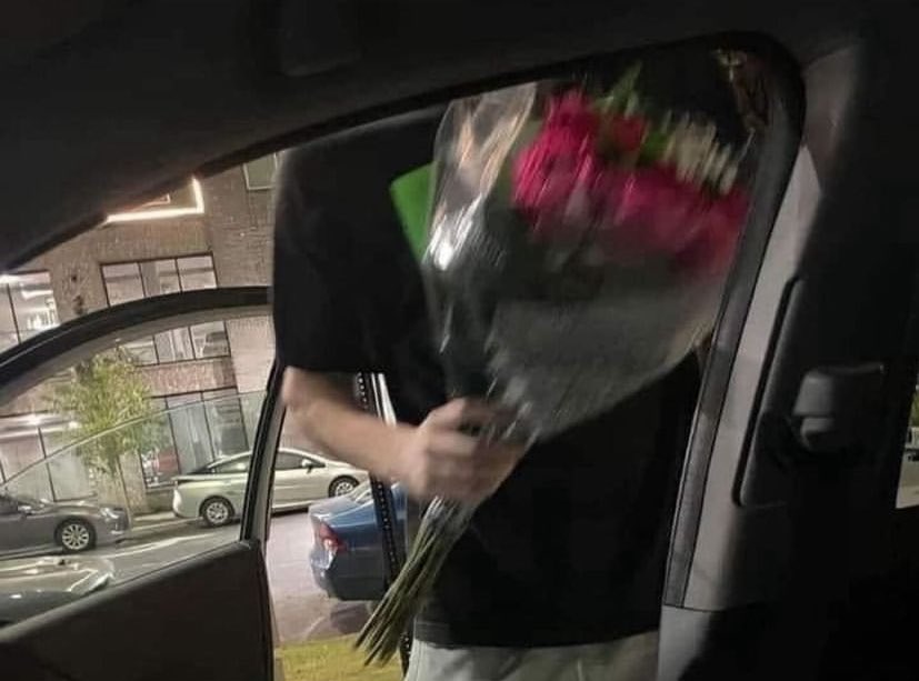 Ten, te traje flores por bonita.