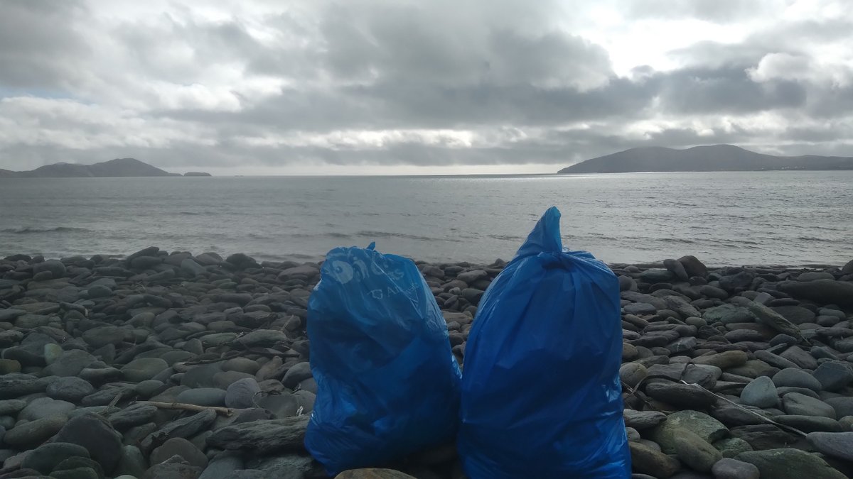 🌍 As part of #EarthMonth we collected 2 bags of rubbish from #WatervilleBeach last week 🏖️

🗑️ Want to join?
📆 1st of May @ 4pm
📍 Seafront carpark in Waterville

#VisitWaterville #WhatsOnInWaterville @CleanCoasts  #cleancoasts #beachclean #kerrybeaches #notoplastic