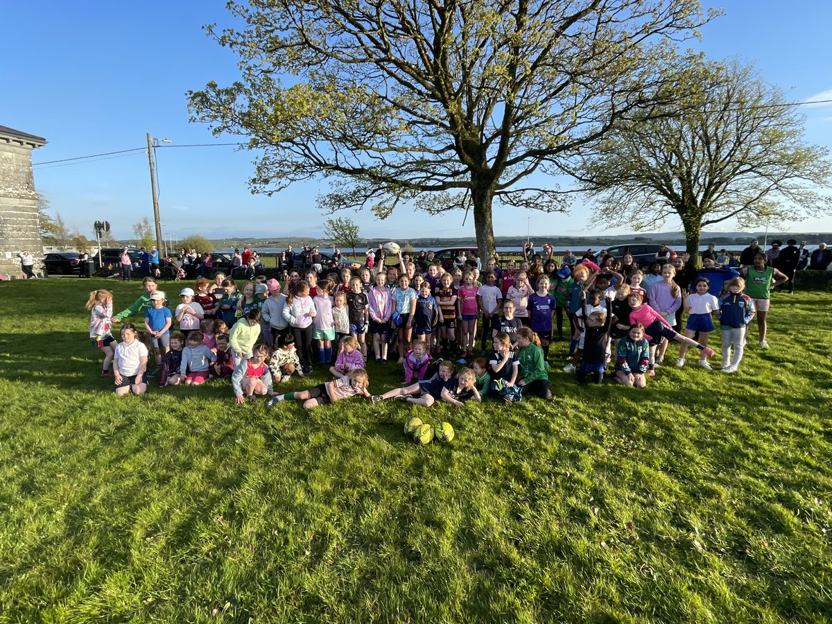 GiaT_LRFC_22's tweet photo. A super crowd of outstanding @loughrearfc girls came out for “Give it a Try” tonight in the Fairgreen in Loughrea. Approx 90-95 girls came out for fantastic fun-you could hear the laughter all over town!! @loughreaonline @Connachtwomen @IrishRugby #FutureStars https://t.co/x4EYDyRxID