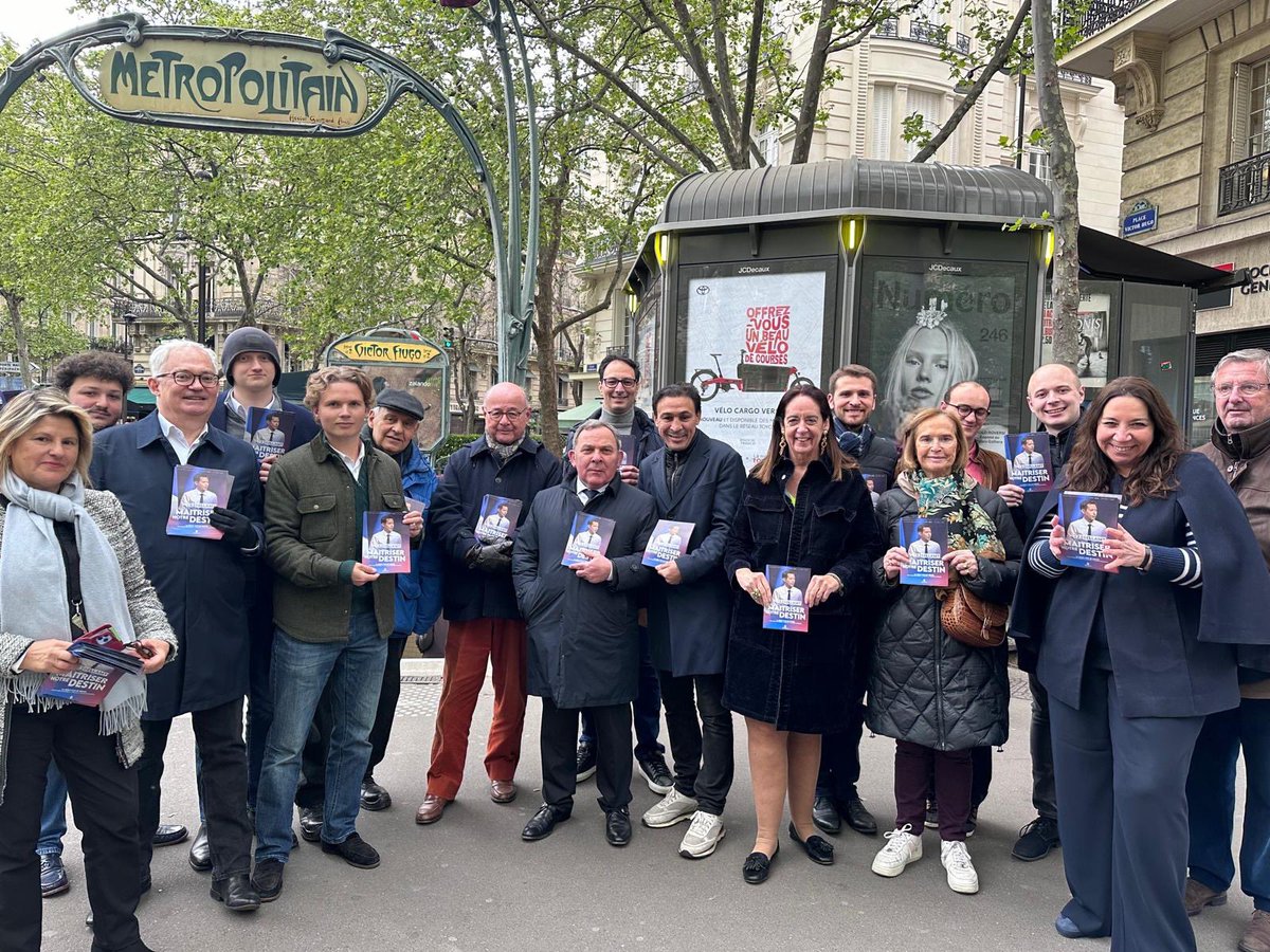 Avec les élus et les militants @lesRepublicains du 16e mobilisés pour la campagne de @fxbellamy ! #AvecBellamy