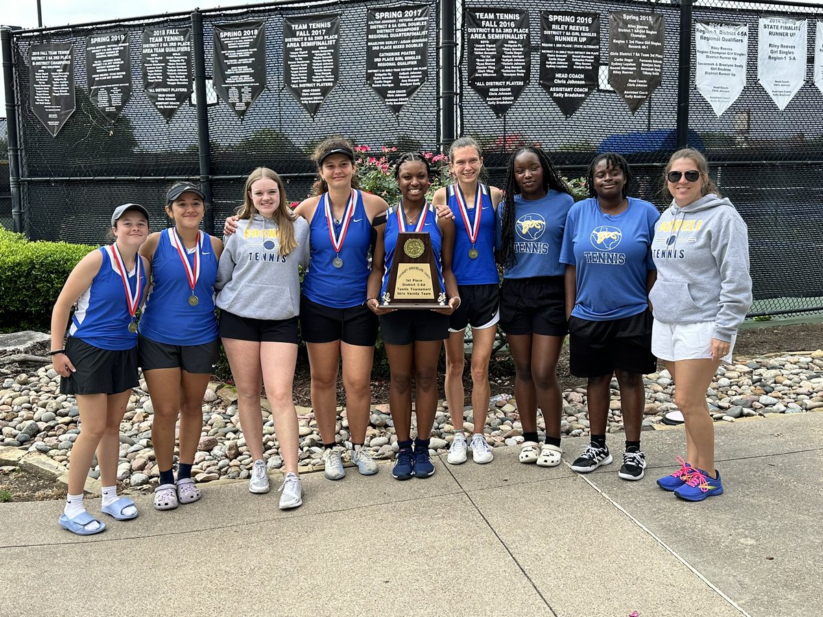 emsisdathletics's tweet photo. Congratulations to our CTHS &amp; BHS tennis teams! CT boys are the District Boys Team Champion and BOS girls are the District Girls Team Champion. Read more about the athletes that advanced to the Regional Tournament at https://t.co/jGYEvDIcoK and https://t.co/33BVT4TVga 
 #EMSproud https://t.co/BoU4JvdJGS