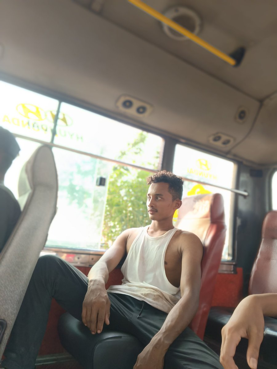ZawVis's tweet photo. ဘယ်ဆီလာခဲ့ရမလဲ https://t.co/7z352kEW10