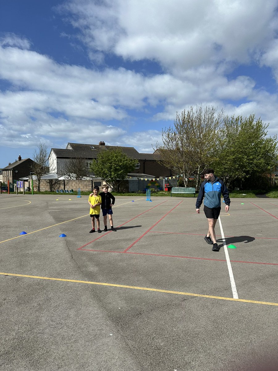 Mrs L Woodburn tweet media