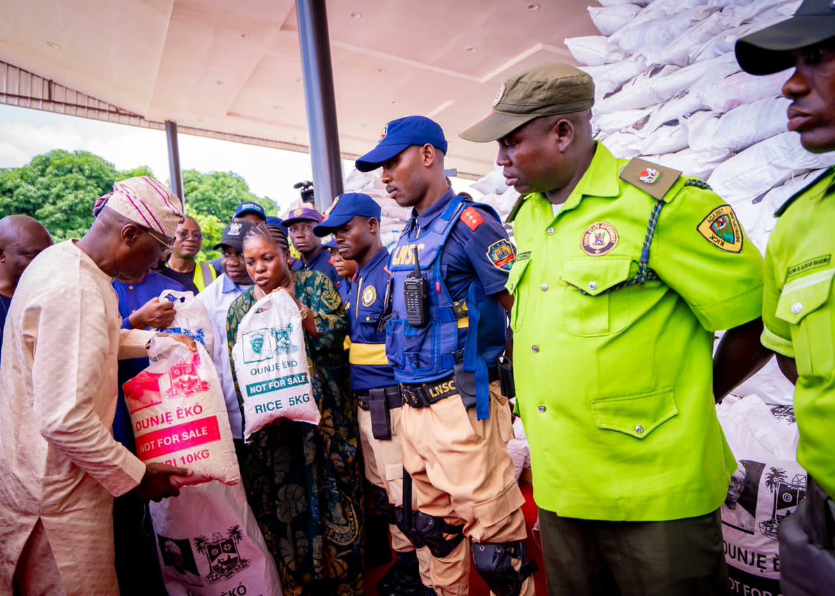 Mr @jidesanwoolu of Lagos today launched the food packs for 500,000 households under the Eko Cares Initiative, it's the umbrella name of all the Social Interventions announced by the State Government, held at the Sports Ground of the Governor’s Office in Alausa, Ikeja. #EkoCares