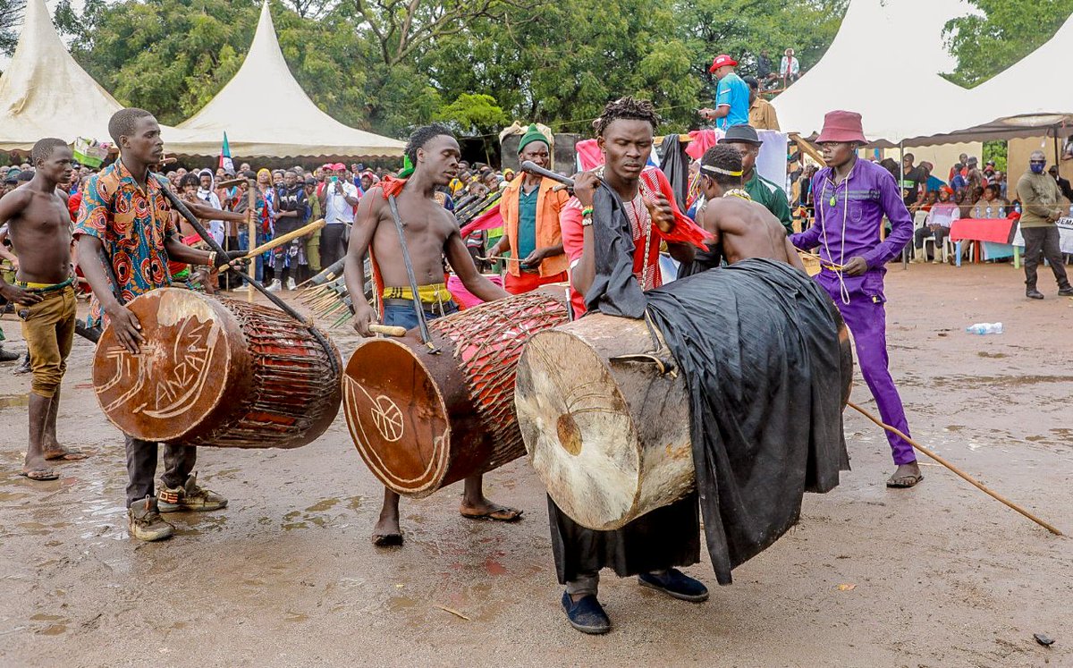 Burudani ya ngoma #Bariadi

#VuguvuguLaKudaiHaki 
#WikiYaMaandamano