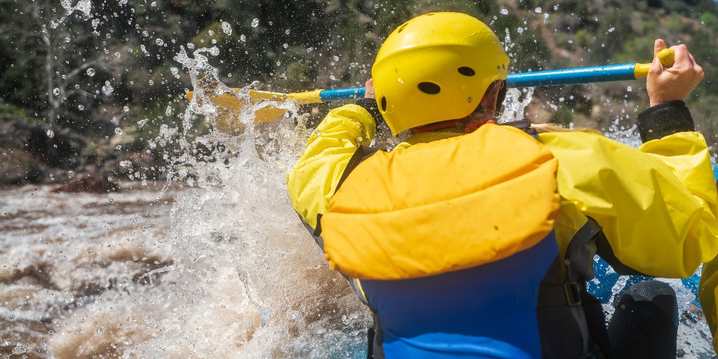 Ride the rapids. 🤙🌊 Get a rush on the Salt River: bit.ly/3IVu0Je 📷: Braden Peterson Photography