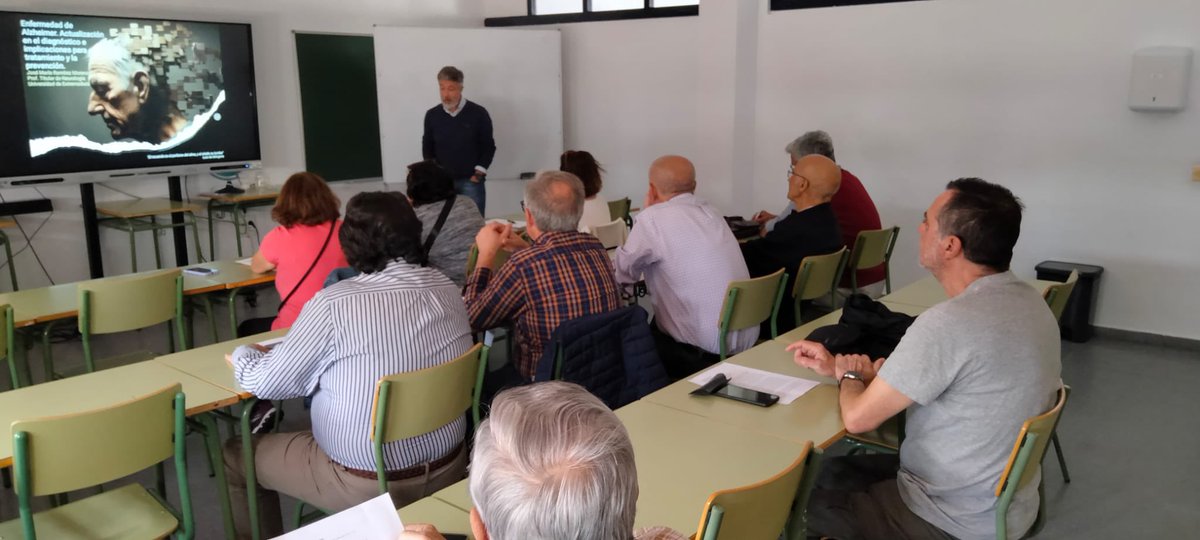 Hoy nos ha visitado José M. Ramírez Moreno, profesor titular de Neurología en la UEX para hablarnos del deterioro cognitivo. 

Una exposición, brillante y asequible. 

¡Gracias profesor!
