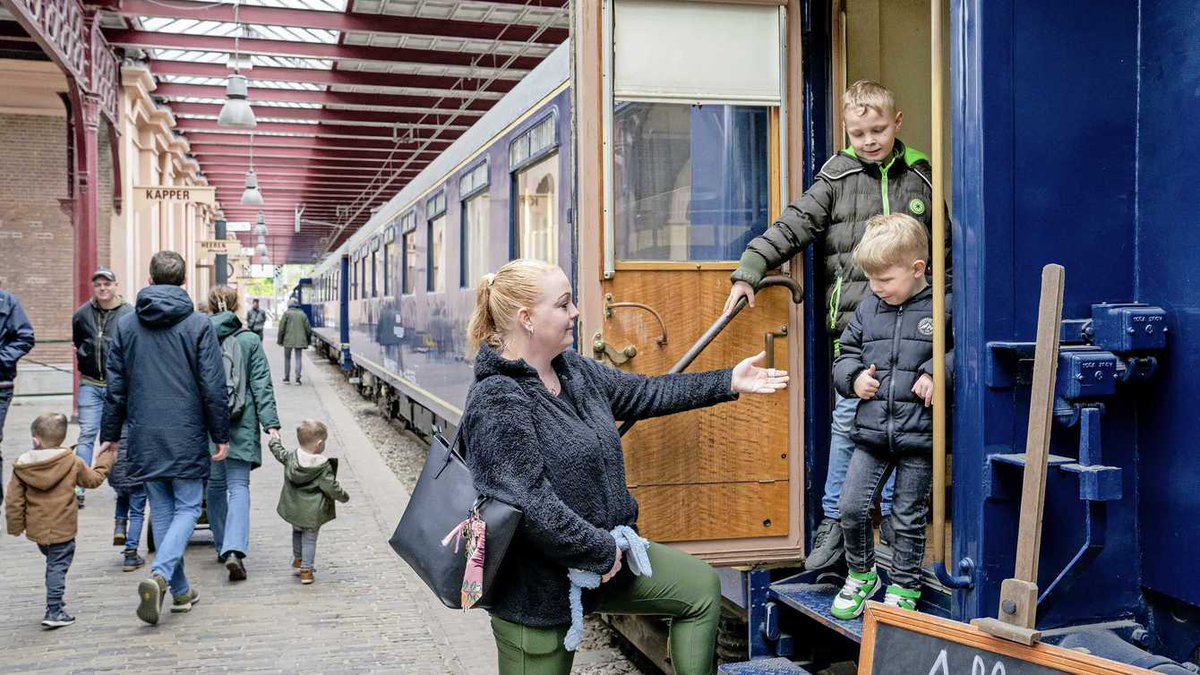 EricRoeske's tweet photo. Van reizen naar Parijs tot Spoorwegmuseum: het Utrechtse Maliebaanstation bestaat 150 jaar
https://t.co/tfu3nr8tFB
Nu online op #Telegraaf #Premium en morgen in de papieren editie❗️
📸 Thijs Rooimans https://t.co/mO1zDS2jy0