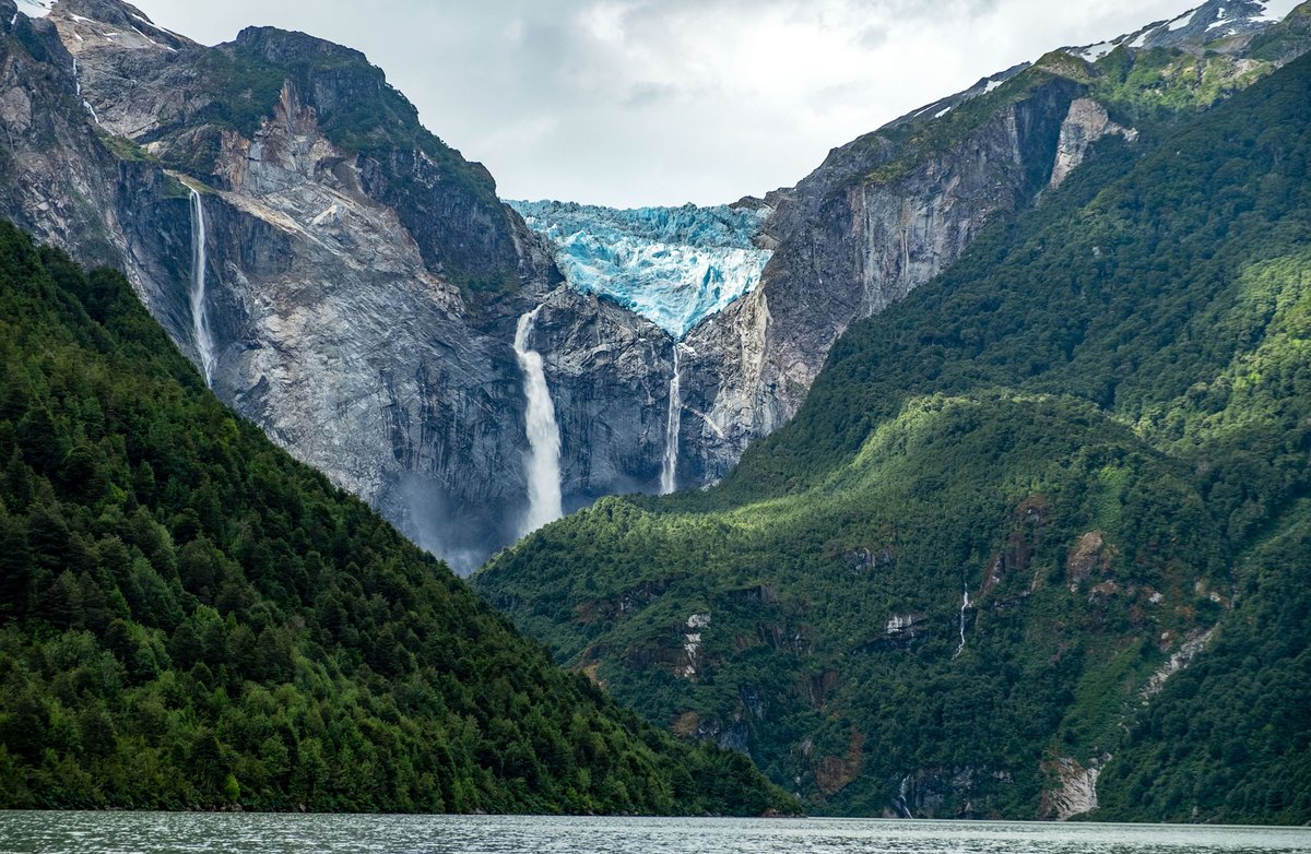 Chile’s Amazing National Parks - 30 images of some of the dozens of national parks established by Chile over the past century, protecting many endangered species, wild landscapes, and natural wonders. theatln.tc/kXBmZMNi