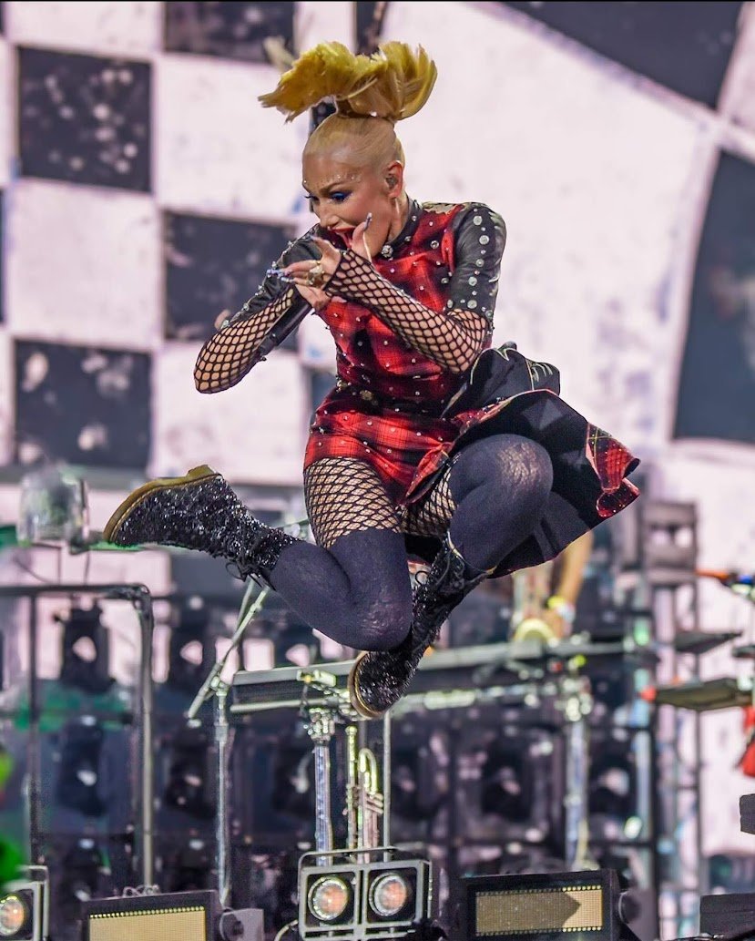 Absolutely insane how much energy and endurance Gwen Stefani had during No Doubts’ Coachella sets.

Photo by Nacho DelaGarza