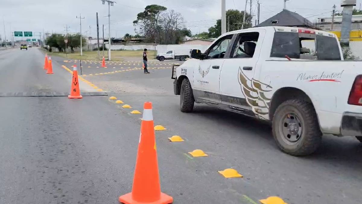 Radio_Zocalo's tweet image. Colocan boyas para delimitar carriles a la entrada de la colonia SUTERM
radiozocalo.com.mx/645725/
#PiedrasNegras #IngenieríaVial #SUTERM #Trabajos
