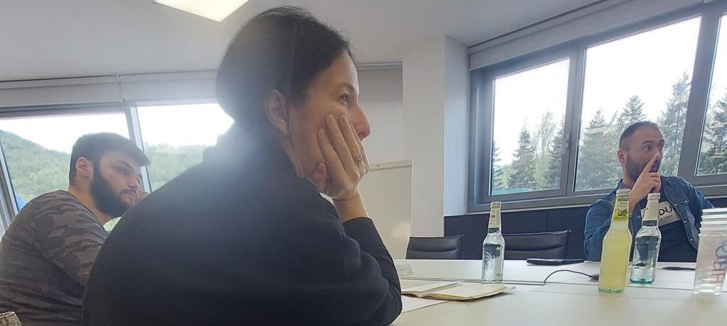 DSantini74's tweet photo. Oggi in #VaLDiMeti Apecchio(PU)primo incontro x primo integrativo aziendale.Per @fai_cisl Marche #SGSantini e @MariaGr09569424 di @FelsaCisl Marche:"Questa sinergia porta al Tavolo un clima disteso con Azienda, per i lav.diretti ed indiretti.Partenza molto positiva!"@cislmarche https://t.co/LQ0xCHUIkK