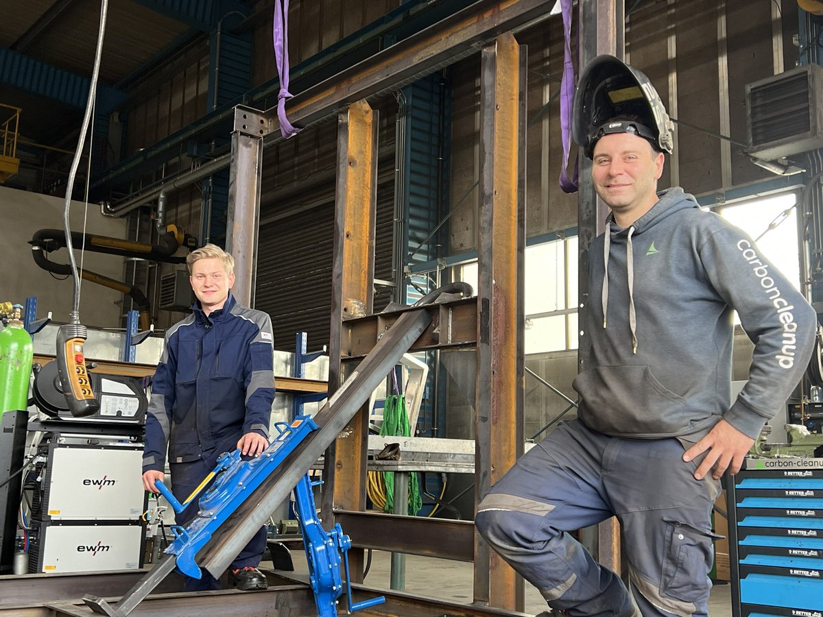 carboncleanup's tweet photo. Meanwhile in the Steel City 👨‍🏭 of Linz, the Carbon Cleanup Engineering #Team 👨‍💻 👩‍💻  is doing heavy metal works to set a strong foundation for the gen2 Carbon Cleanup recycling Robot ♻ 🛸 🌍 https://t.co/GXFrZQBMp4