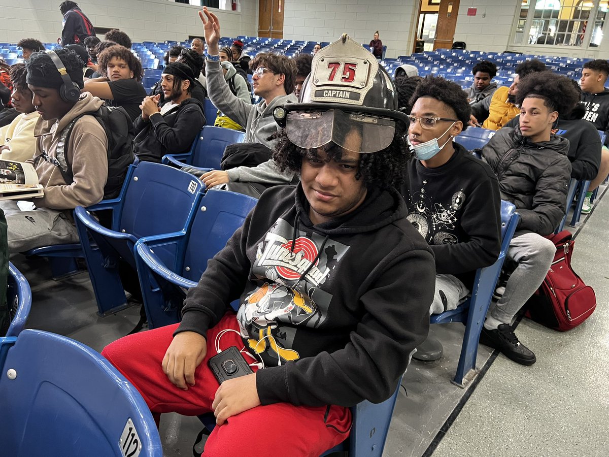 We all appreciate our Yonkers Fire Department for visiting @GortonHS and exposing our #MBK students to the skillset, mindset, and attitude they need in order to become a successful Yonkers firefighter. #Milestone5 @Prin_MoralesGHS @RcollinsJudon @YonkersSchools @YonkersMBK