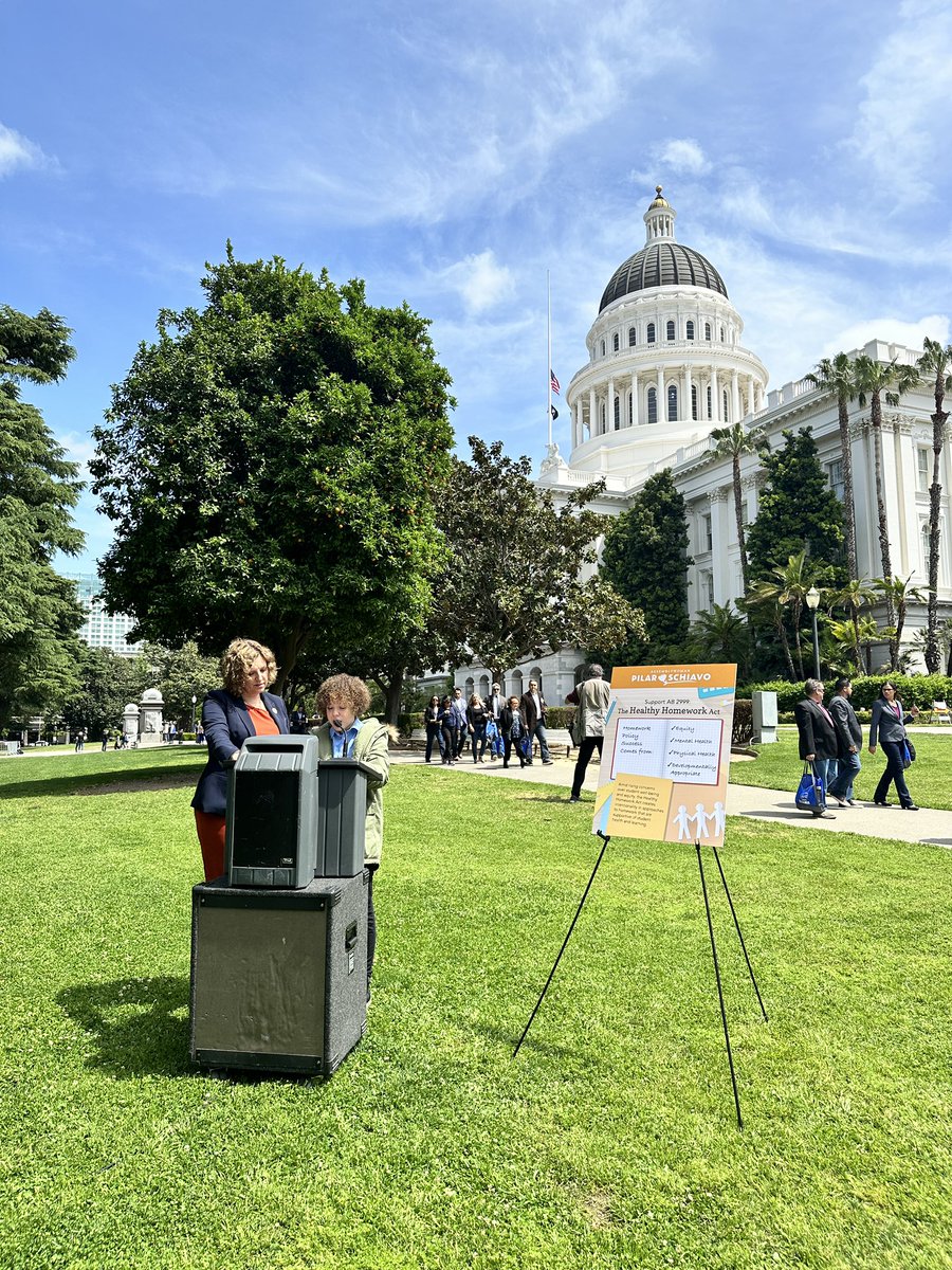 danielapardotv's tweet photo. Asm. @Pilar4CA introduced the ‘Healthy Homework Act,’ a bill that was inspired by her daughter, Sofia.

#AB2999 doesn’t ban homework, but it does require school districts to be more intentional when developing hw guidelines. The bill is intended to improve kids’ mental health. https://t.co/ZQNiwsQQAC