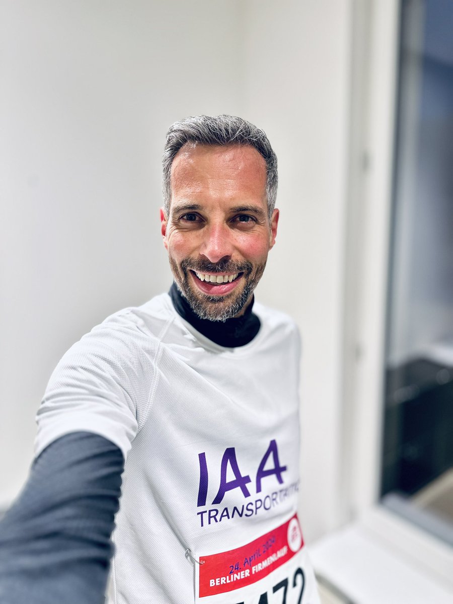 Hat viel Spaß 😊 gemacht 💪🏻auch wenn es sehr kalt 🥶 war während der Wartezeit vor dem Start. Das Team <a href="/VDA_online/">VDA</a> hat mit einem großen Einsatz voll durchgezogen 🏃 🏃🏼‍♀️ 🏃🏻‍♂️ <a href="/IAAmobility/">IAA MOBILITY</a> #IAATRANSPORTATION #TeamVDA