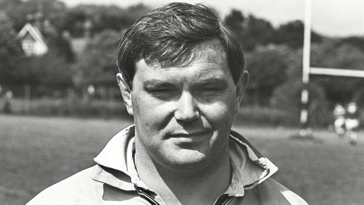 So saddened at the news today that former @Cardiff_Rugby & @WelshRugbyUnion prop forward John O’Shea has passed away at his home in Australia, John was a great forward and a fantastic man, I played a few games with John before I went North. my deepest sympathy to John’s family 🙏