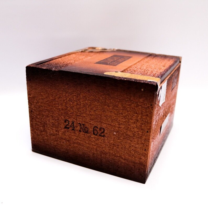 E.P. Carrillo presents the Inch No. 62 rough cut wood cigar box with a removable sliding top. Multiples make a great way to organize and can be crafted into unique furniture!
#giftbox #diyfurniture #diycraft #artsandcrafts #hobbies @etsy

qualitycigarbox.etsy.com/listing/154344…