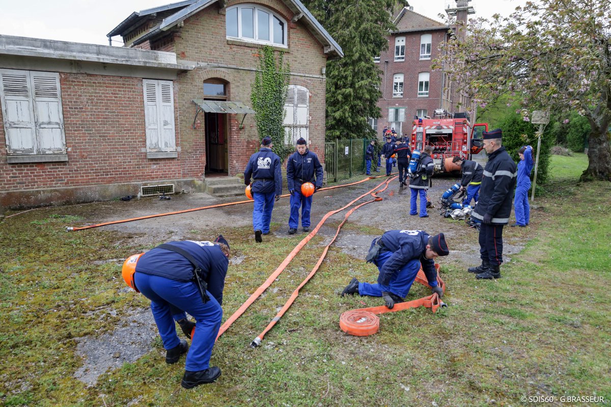 SDIS60's tweet image. #CAMPJSP2024 // 1ere journée à Cempuis, site sur lequel l’ensemble des JSP va être évalué par l’équipe d’encadrement. En début d’am le col. Betinelli, Directeur Dépt. adjoint et le  ltn-colonel Désira,  @presidentudsp60 étaient aux cotés des jeunes pour leur apporter leur soutien
