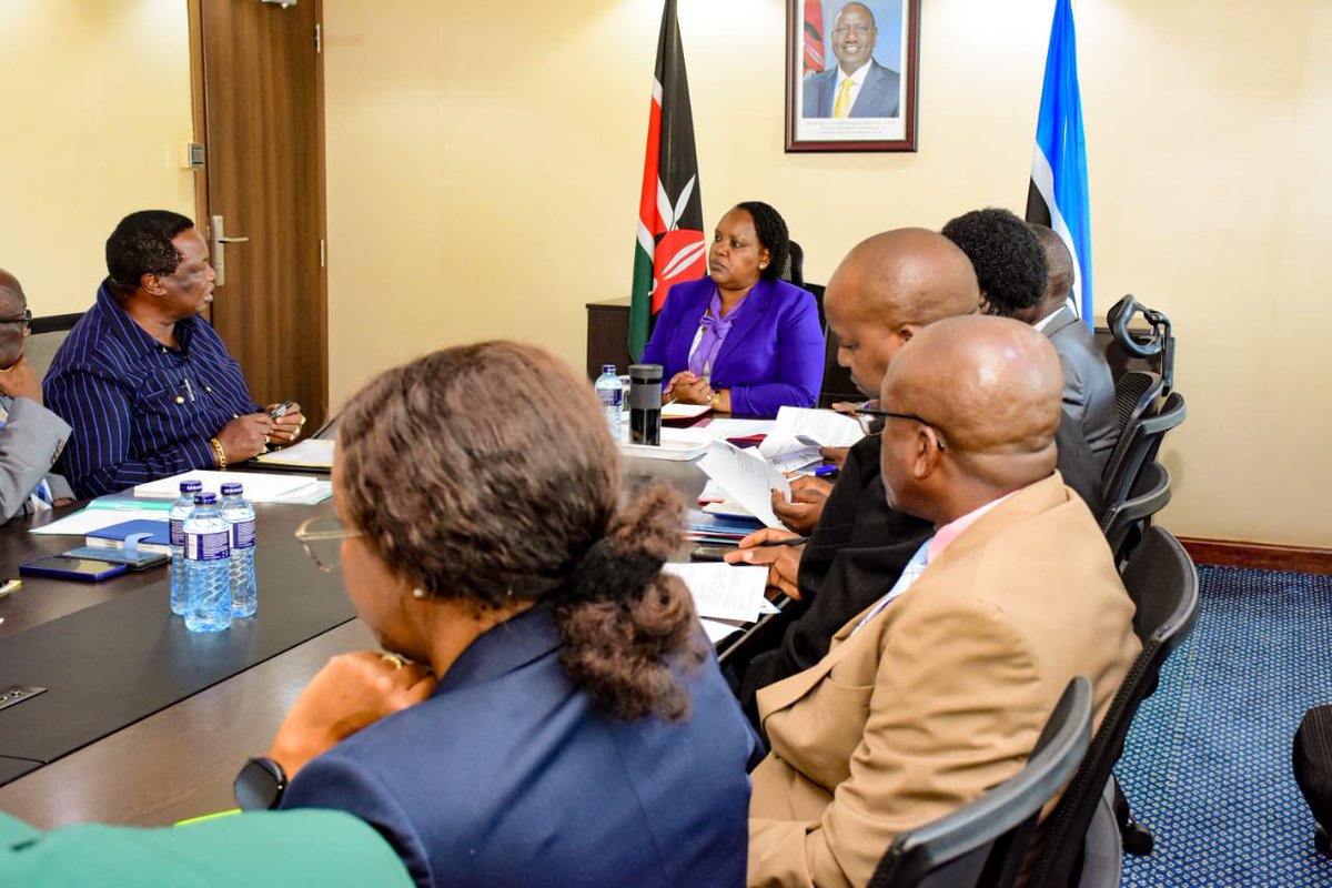 Today, I paid a courtesy visit to the Cabinet Secretary for the Ministry of Labour and Social Protection, Hon. Florence Bore, @WaziriBore, to discuss the forthcoming International Labour Day celebrations. I briefed the CS on our preparations towards a successful Labour Day and…