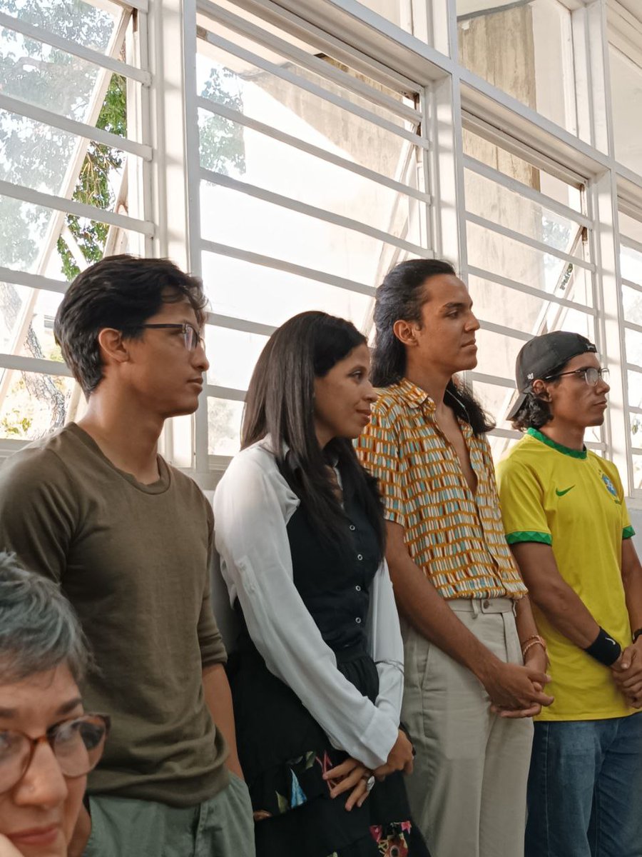 pasillogen20's tweet photo. Ayer tuvimos el honor de premiar a los ganadores y mención honorífica del primer concurso de narrativa UCV, en apoyo al centro de estudiantes de Letras-UCV🎉📚 ¡Gracias por la confianza! 
Pueden leer a los primeros lugares en nuestro 4to número🚀👇🏻: https://t.co/M6nJwi8K88 https://t.co/aPJHJyGmkv