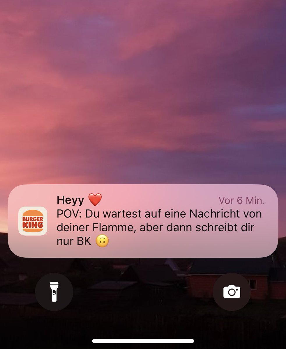 LingLingToGo's tweet photo. nehmt sofort dem praktikanten das Handy weg @burgerking_de https://t.co/Sua5Qiw452
