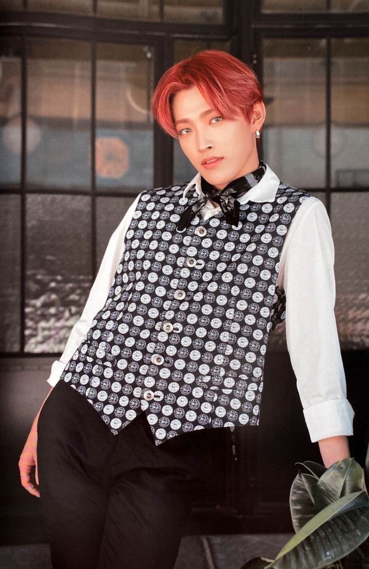 when u work at a restraunt and your about to greet people but your names kim hongjoong and youre a twink