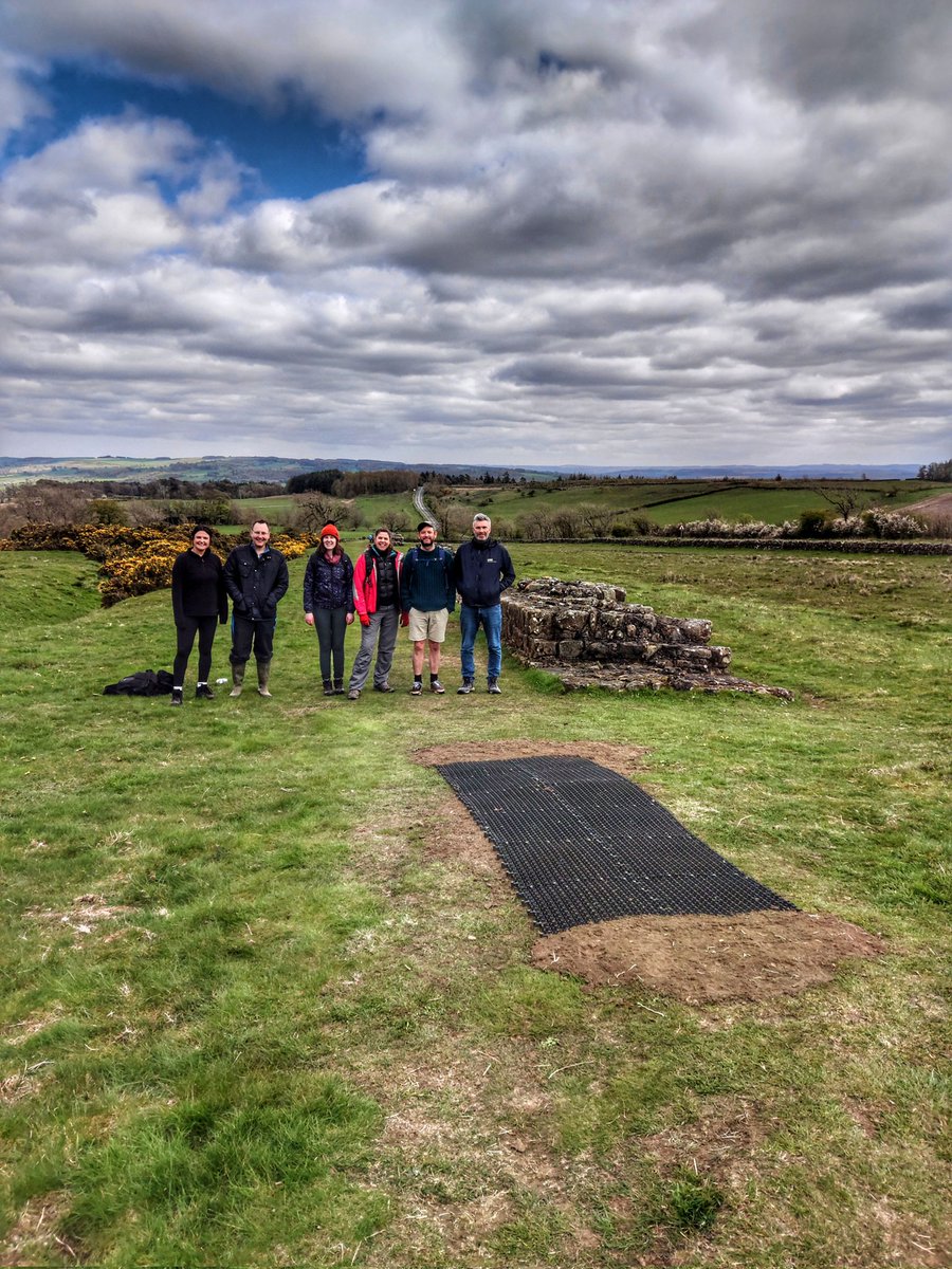 Today we've been working alongside the good folk from Newcastle who have been volunteering on #hadrianswall #nationaltrail Thanks so much for giving your time and enthusiasm 👍