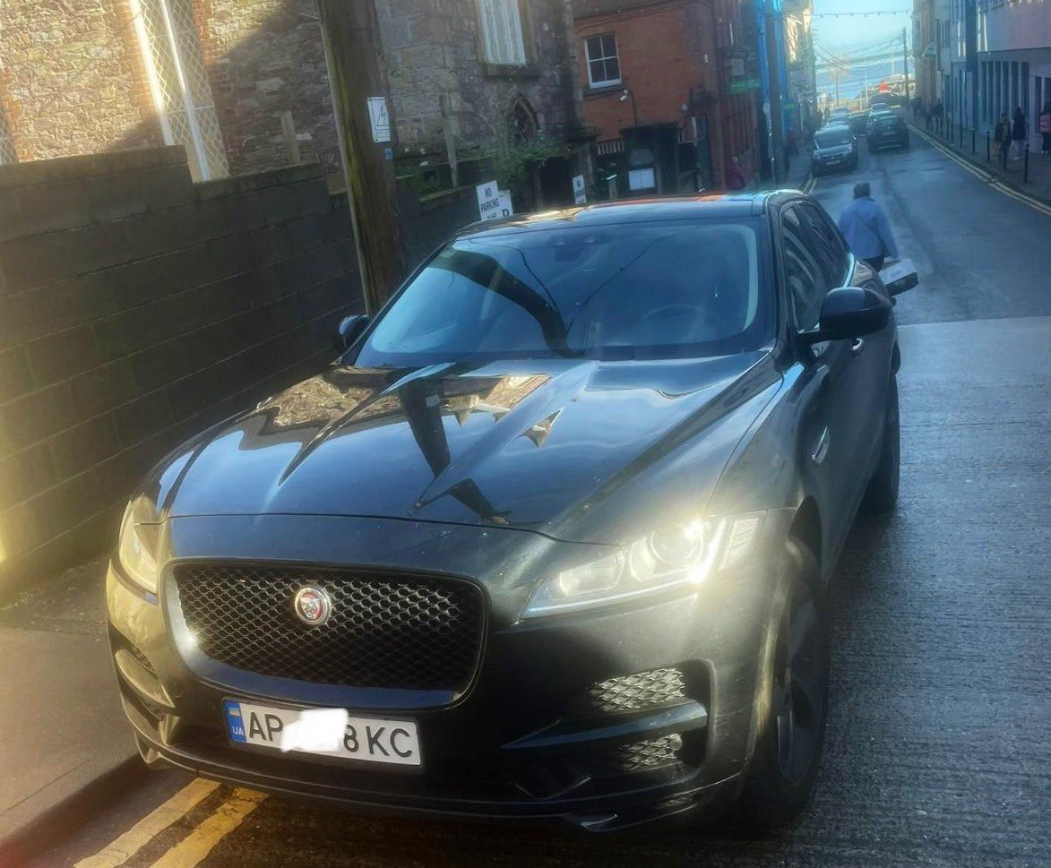 Top-of-the-range Jaguar SUV drove through six safe country to get Irish gravy train and parks wherever it likes. Gardai turn a blind eye to Ukrainian etc, basically anyone who isn’t Irish, busting their backside to keep their car on the road legally. No VRT, no car tax, no test,