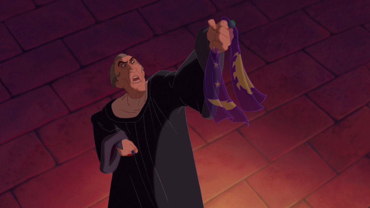 ericardosalinas's tweet photo. @RelatocuriosoK En este hilo falta necesariamente esta escena. 
Frolo cantando Hellfire es de las escenas más oscuras que he visto en una película animada. https://t.co/d1HgDwiv3p