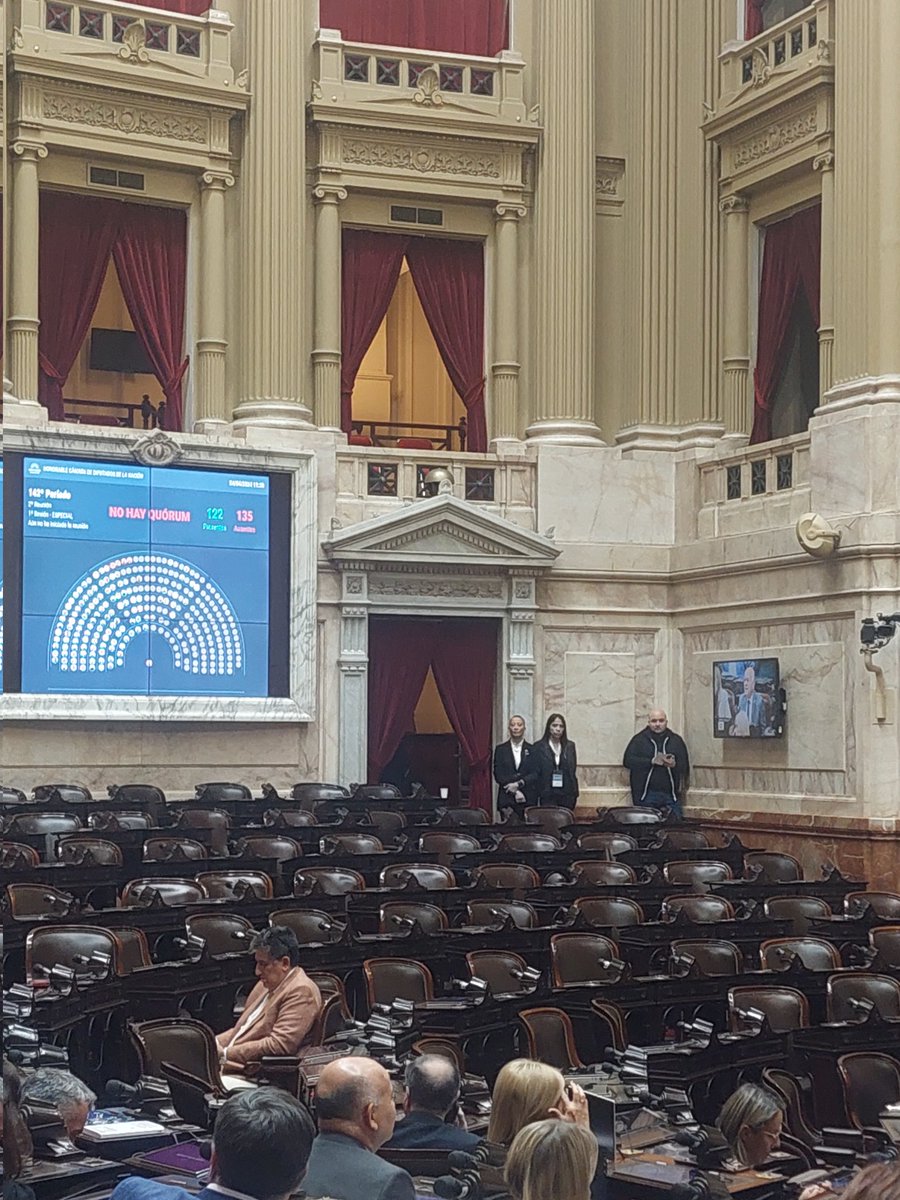 PabloTodero's tweet photo. DIPUTADOS DIALOGUISTAS Y PRO NO DIERON QUÓRUM POR LA UNIVERSIDADES, JUBILADOS Y DOCENTES.
Otra vez los diputados de la supuesta oposición pero funcionales a @JMilei no se sentaron a defender el #PresupuestoUniversitario, no se hicieron eco de la #MarchaUnivesitaria del reclamo de los #Jubilados y reclamos de las Provincias por sus fondos.
No escucharon a los millones de argentinos y argentinas que ayer reclamaron acción de la @diputados

#UniversidadPublicaSiempre.
#EducaciónPublica 
#MarchaFederalUniversitaria