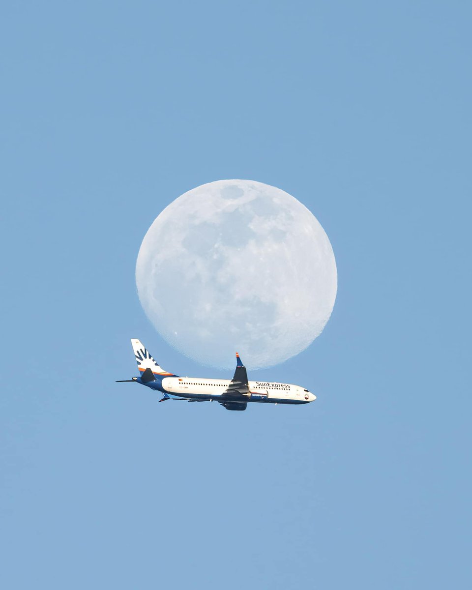 MoonExpress farkıyla Ay hiç olmadığı kadar yakın 
SunExpress TC-SMK XQ959 DUS > ADB 21 Nisan uçuşu
Credit : İsa Turan

The Moon is closer than ever with the MoonExpress difference ✈️🌕
📸 Nikon P1000 ISO 100 - 650mm - 1/400
SunExpress TC-SMK XQ959 DUS > ADB 21 April flight