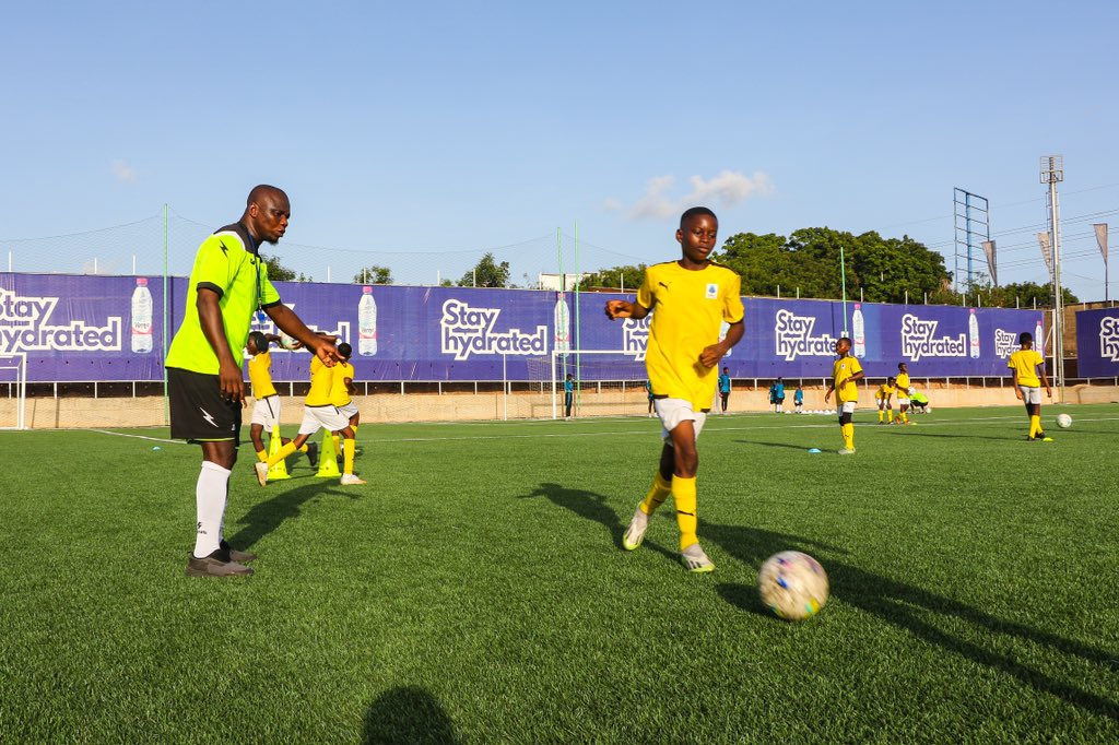 smacafrica's tweet photo. Training today, shining tomorrow. Our commitment to excellence knows no bounds. Join us on the journey from grassroots to global stardom.
#GrassToGlobal #SmacFootballAcademy 🟡⚪️ https://t.co/9kZ1es2f5D