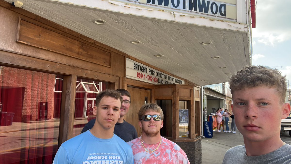carsonholbrook3's tweet photo. @PaintsvilleHS #senioramazingrace https://t.co/sOGJu7KdVc