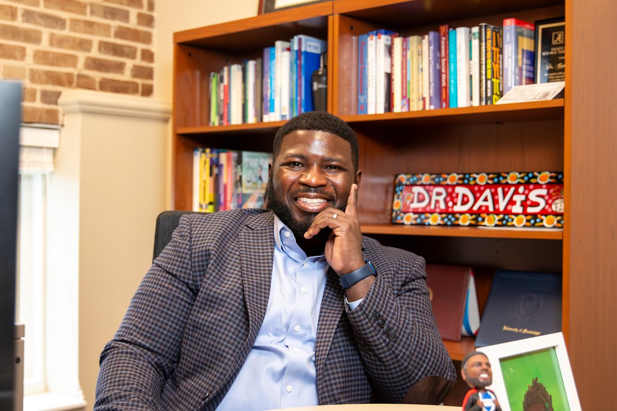 UA's @1956Magazine is out, and it features exceptional #UASSW professor Dr. Curtis Davis. This article explores Dr. Davis' deep relationship with #SocialWork, #education, & being a father. Thank you for your work of impact Dr. Davis! View: bit.ly/4aO7C0S