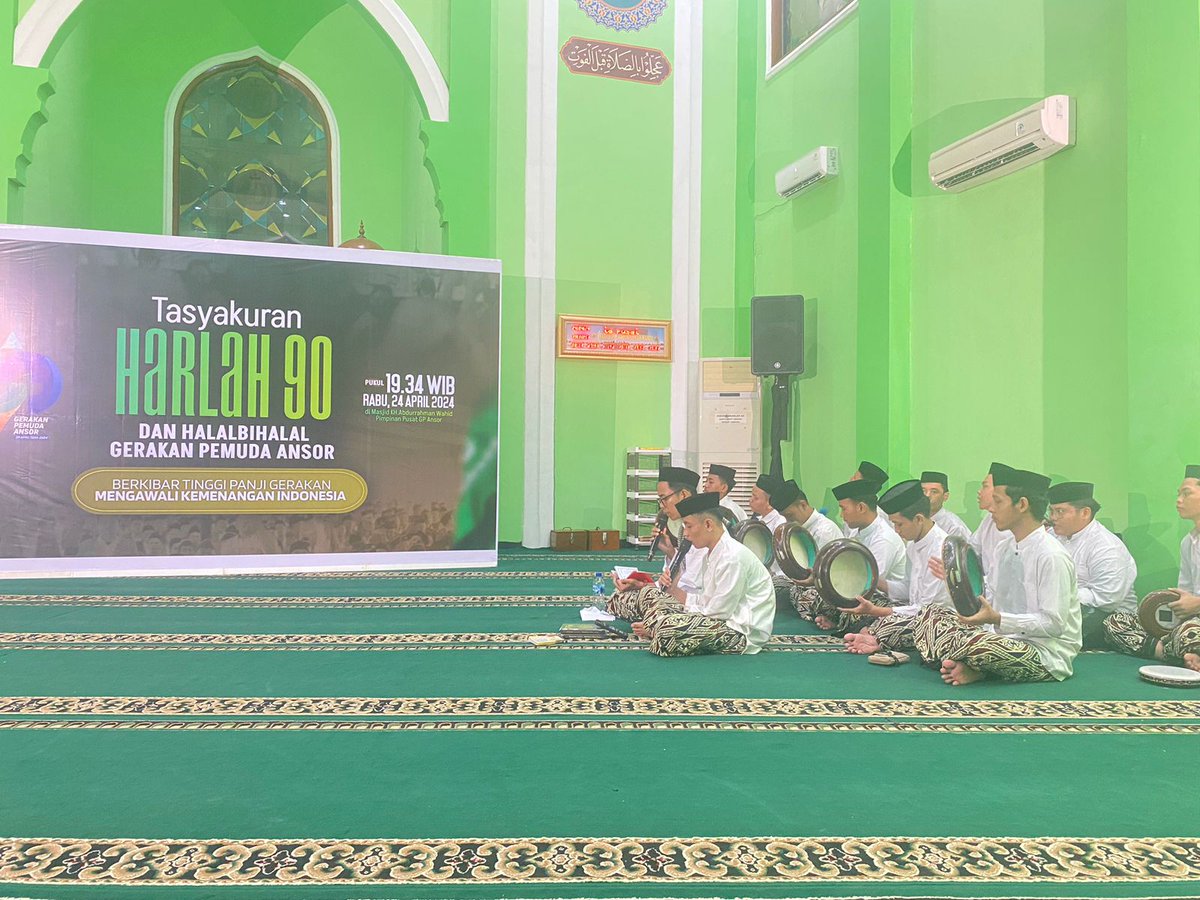 amrudinnejad_'s tweet photo. Allahumma Shalli 'Ala Sayyidina Muhammad 💚🤲

Hadrah, senandung lantunan selawat diiringi tabuhan rebana mengawali acara Tasyakuran Harlah 90 Gerakan Pemuda Ansor dan Halalbihalal Gerakan Pemuda Ansor #Harlah90GPAnsor https://t.co/hv8mwbySYu