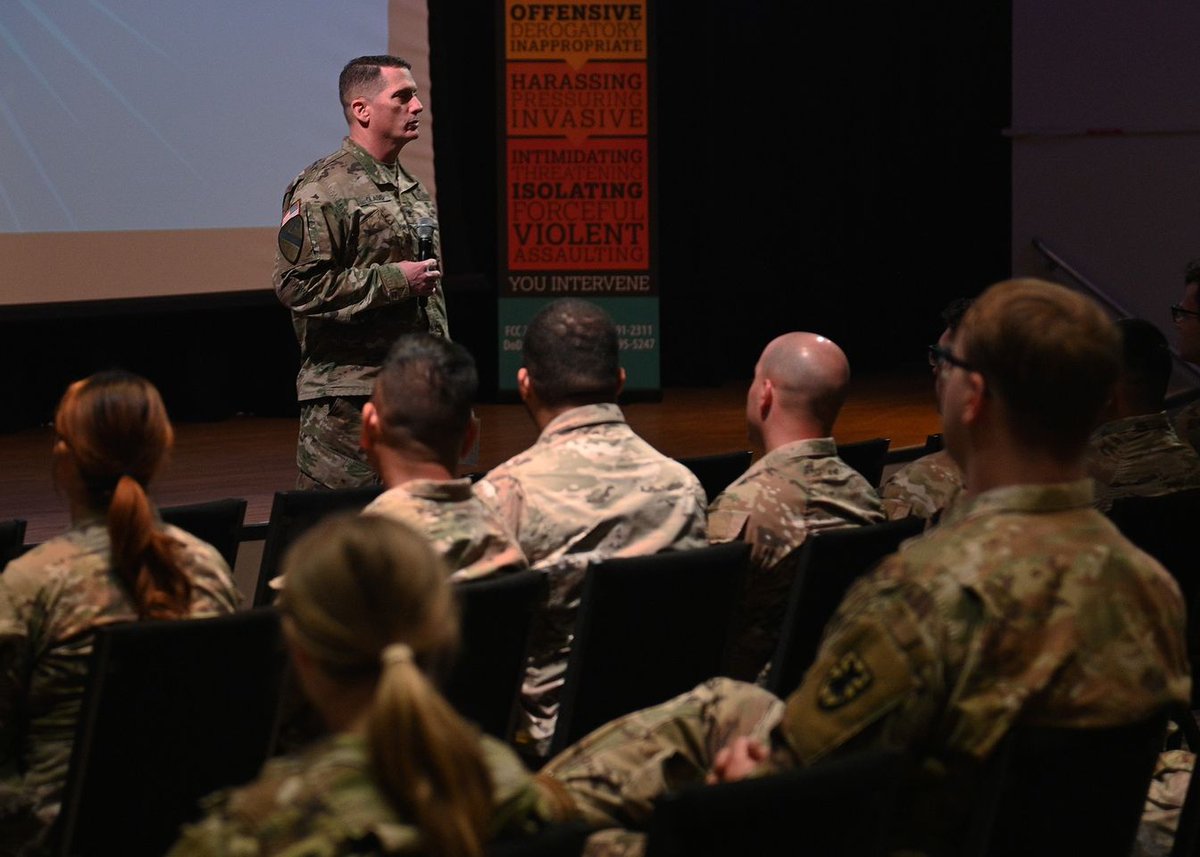 Yesterday, FCC hosted Nicole Snell @girlsfightback award-winning international speaker, trainer, facilitator, & personal safety expert specializing in sexual assault prevention education at Jacobs Theater, @JBLEnews for the SAAPM Town Hall. @armyfutures @DeptofDefense #SAAPM