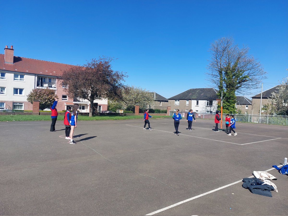 Miss_Clark96's tweet photo. Proud of the dedication of Team TG, training up our new members! @MissADaviesx @ToryglenPS #netball #teamTG #TGstars https://t.co/JcTHCRamVD