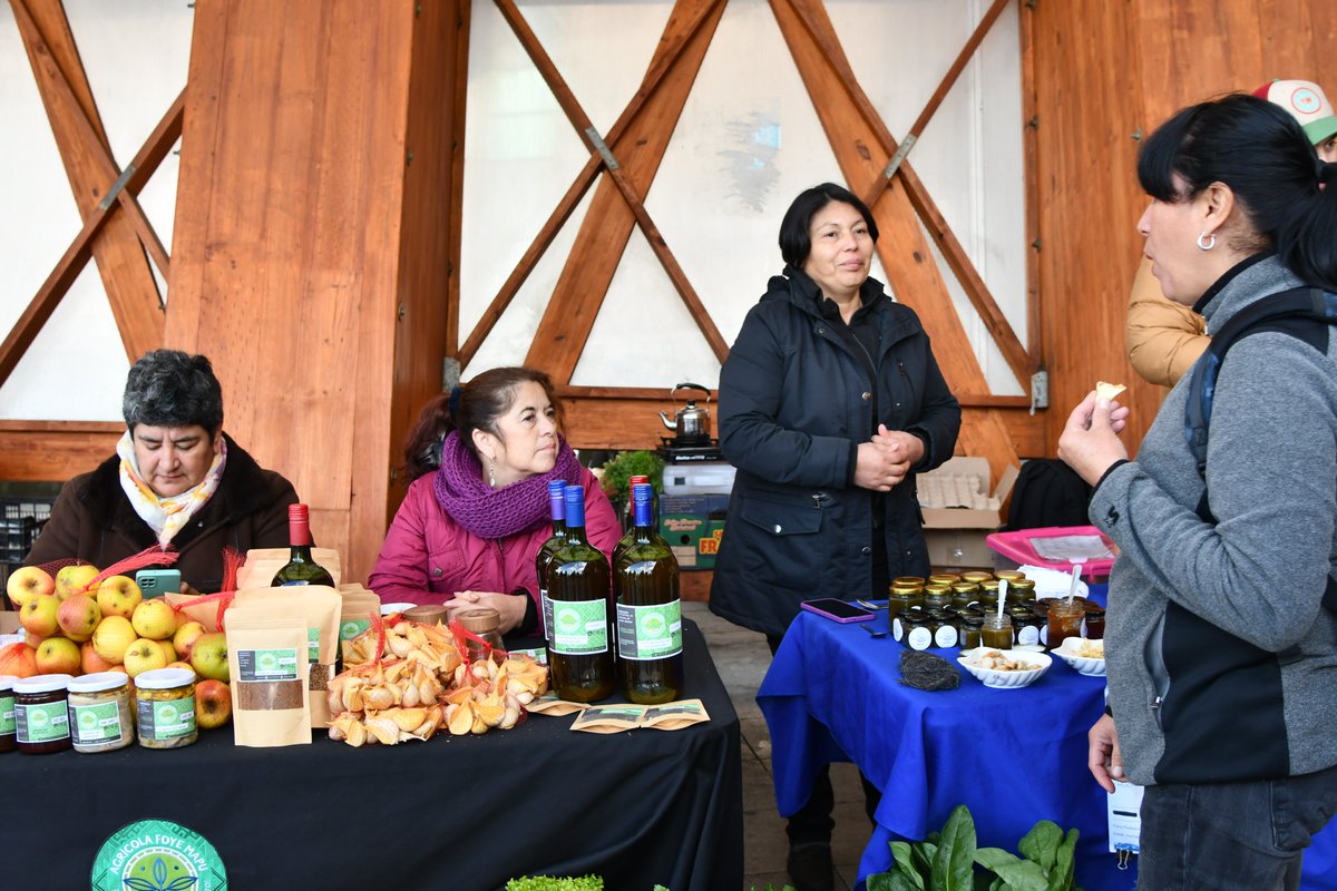 DidecoPM's tweet photo. En @hospitalpm se desarrolló la "Feria de Educación, Salud y Agroecología", como parte de las actividades conmemorativas del Día de la Tierra.

La iniciativa permitió la muestra de emprendedores locales, reciclaje, alimentación saludable, entre otras junto a unidades municipales https://t.co/dgTMhJHT4v