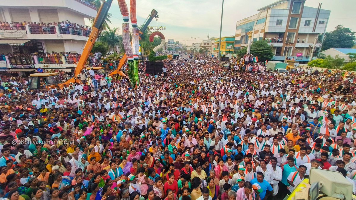 ಲೋಕಸಭಾ ಚುನಾವಣೆ ಹಿನ್ನೆಲೆಯಲ್ಲಿ ಇಂದು ಕನಕಪುರದ ಚನ್ನಬಸಪ್ಪ ಸರ್ಕಲ್ ನಲ್ಲಿ ಕಾಂಗ್ರೆಸ್ ಅಭ್ಯರ್ಥಿ ಶ್ರೀ @DKSureshINC ಅವರ ಪರ‌ ಪ್ರಚಾರ ಮಾಡಿದೆ. ಕಾಂಗ್ರೆಸ್ ಪಕ್ಷದ 5 ಗ್ಯಾರಂಟಿಗಳು ರಾಜ್ಯದ ಪ್ರಗತಿಗೆ ಹೊಸ‌ ದಿಕ್ಸೂಚಿಯಾಗಿದ್ದು, ಕೇಂದ್ರದಲ್ಲಿ ಕಾಂಗ್ರೆಸ್ ಅಧಿಕಾರಕ್ಕೆ ಬಂದ ನಂತರ ಹೊಸ ಗ್ಯಾರಂಟಿಗಳು ಜಾರಿಯಾಗಲಿದ್ದು ದೇಶವೇ…