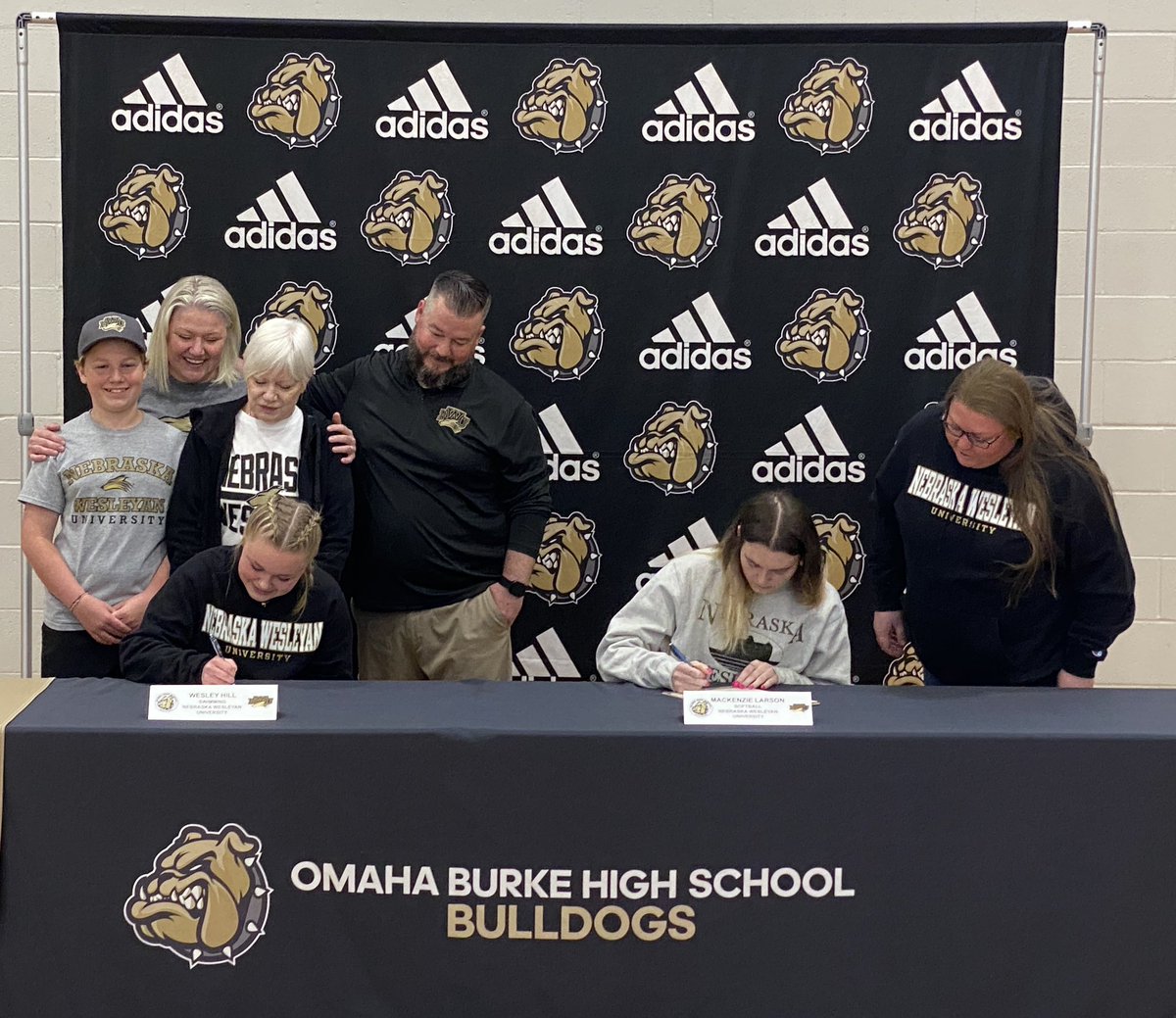 drasmussen43's tweet photo. Congratulations to our Bulldogs who committed to continue playing their sport at the next level in college 🖤💛 Wesley Hill NWU Swim, Gavin Slaby Iowa Western Bowling, Arianna Bonafilia Iowa Western Bowling, Mackenzie Larson NWU Softball, and Ben Halstead William Penn Lacrosse 🖤💛 We look forward to following your continued success 🖤💛#WeAreBurke