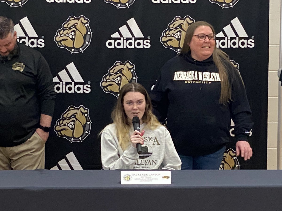 drasmussen43's tweet photo. Congratulations to our Bulldogs who committed to continue playing their sport at the next level in college 🖤💛 Wesley Hill NWU Swim, Gavin Slaby Iowa Western Bowling, Arianna Bonafilia Iowa Western Bowling, Mackenzie Larson NWU Softball, and Ben Halstead William Penn Lacrosse 🖤💛 We look forward to following your continued success 🖤💛#WeAreBurke