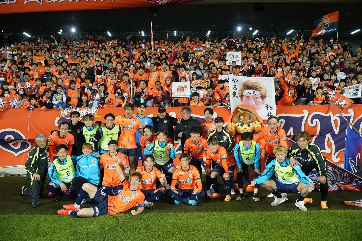 ルヴァン杯vs京都

中、高6年間を京都のアカデミーで過ごした自分にとって、思い入れはすごいあったし、見返してやりたい、絶対勝ってやりたいって思ってました。
みんなのおかげで勝てました。
まじで選手もスタッフもサポーターもみんなスーパー。
長野最高。
#長野パルセイロ
#acnp
#京都サンガ