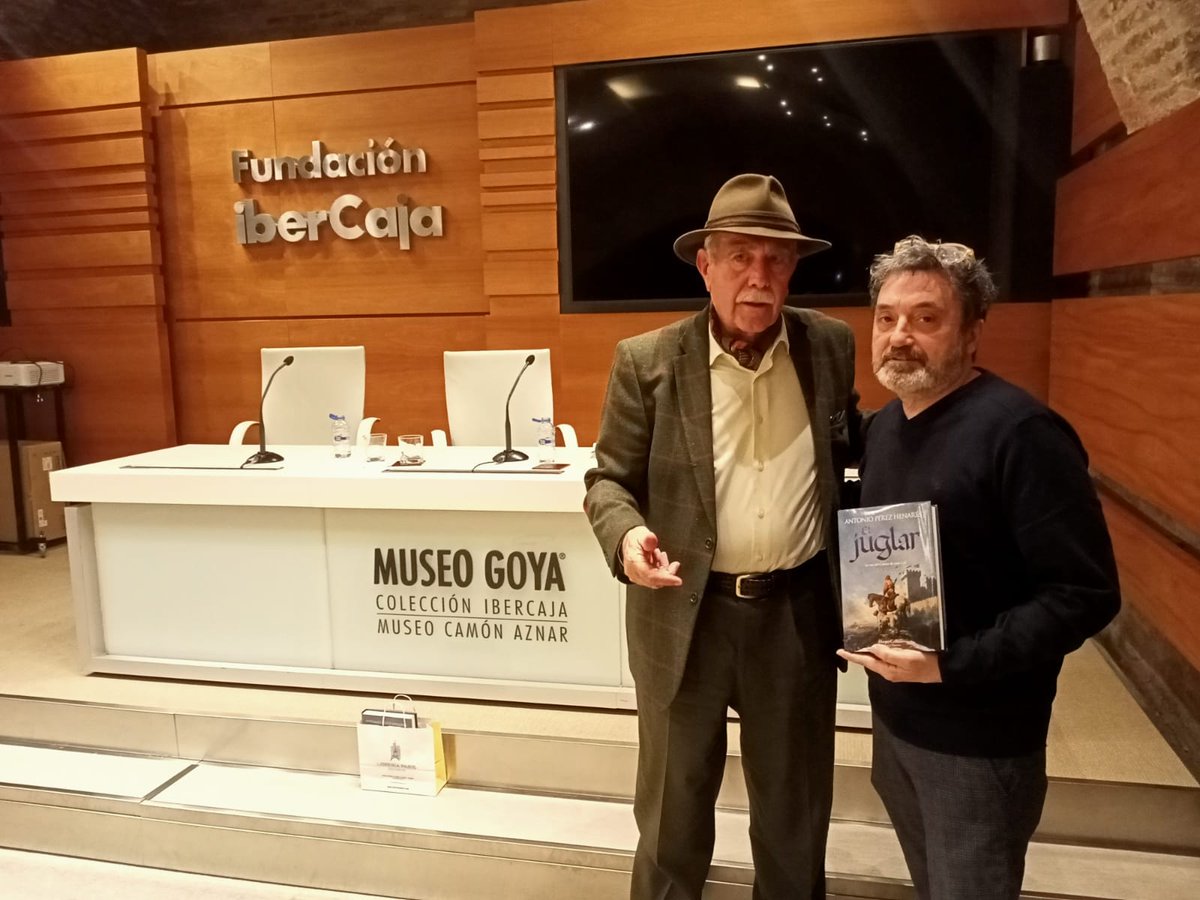 📸El lunes fue la presentación de la nueva #novelahistórica de @chanihenares 'El juglar', publicada por @HarperCollinsIB.
El acto tuvo lugar en el Museo Goya @FundIbercaja y le acompañó el historiador y escritor @domingobuesa. 
📖libreriaparis.com/libro/536691/j…